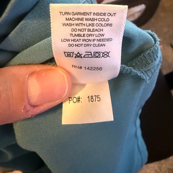 FIGS Blue Green PO 1875 Technical Collection V-Neck Scrub Shirt - Picture 6 of 6